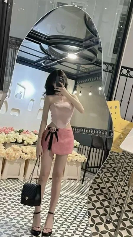 hình ảnh con gái cute che mặt 32