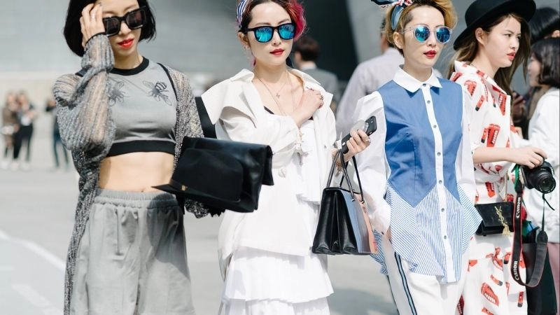 Ưu tiên phối đồ đồng màu theo phong cách monochrome