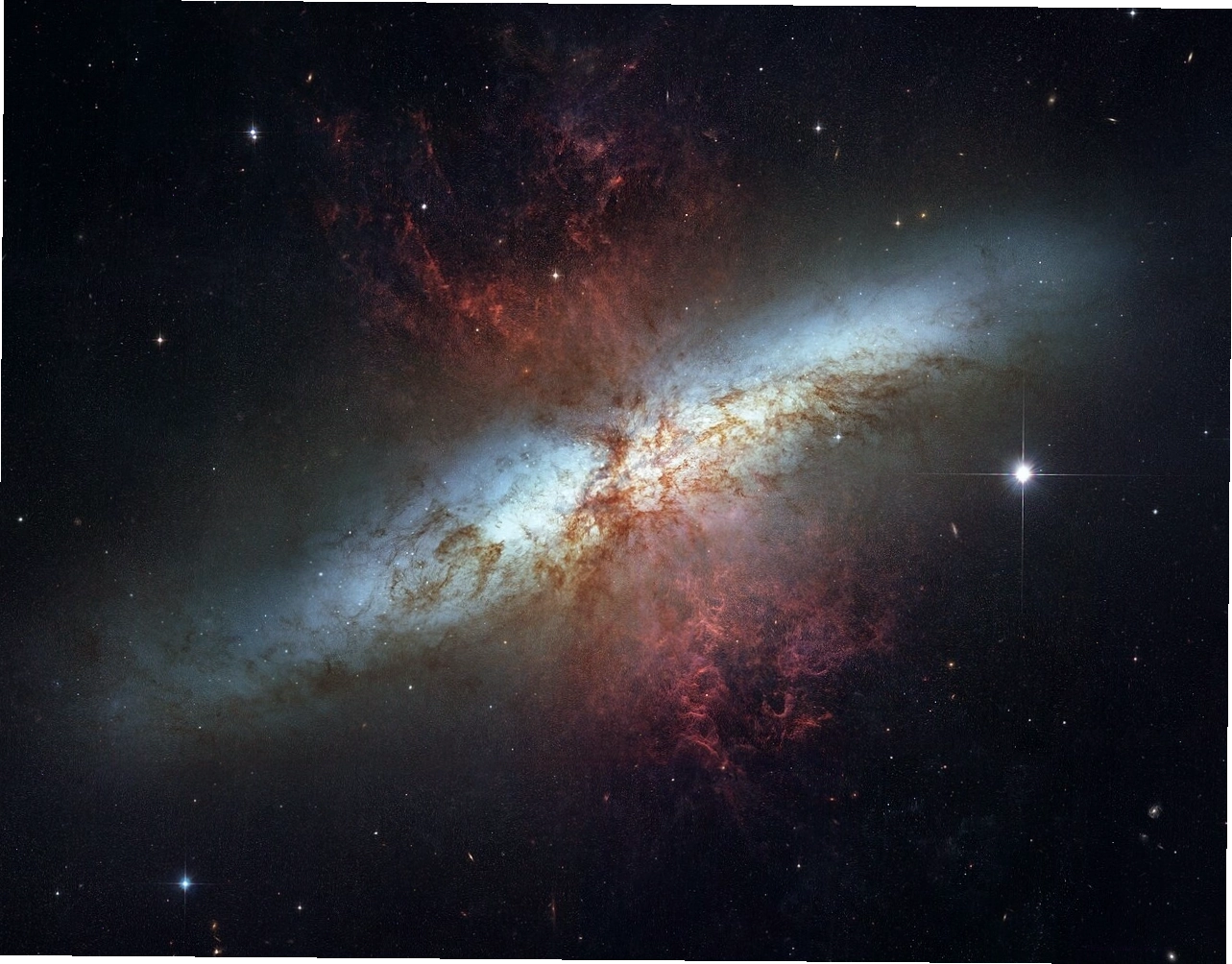 Thiên hà Messier 82 (M82) trong chòm sao Đại Hùng