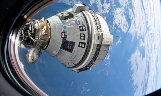 Xe tự hành Perseverance của NASA trên bề mặt Sao Hỏa
