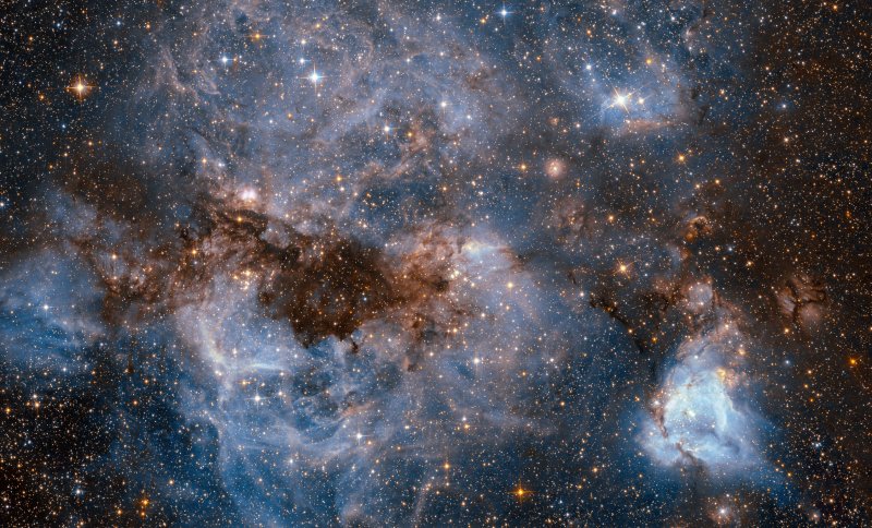 Khám phá vũ trụ qua Hình ảnh Thiên Hà từ Hubble 31