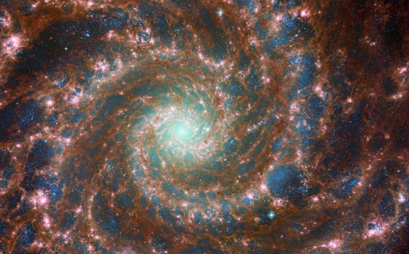 Khám phá vũ trụ qua Hình ảnh Thiên Hà từ Hubble 24