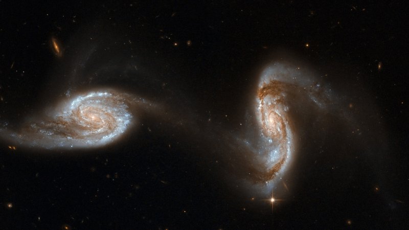 Khám phá vũ trụ qua Hình ảnh Thiên Hà từ Hubble 8